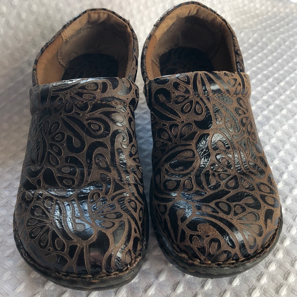 b.ø.c. Peggy Slip-On Embossed Clog - Picture 7 of 16